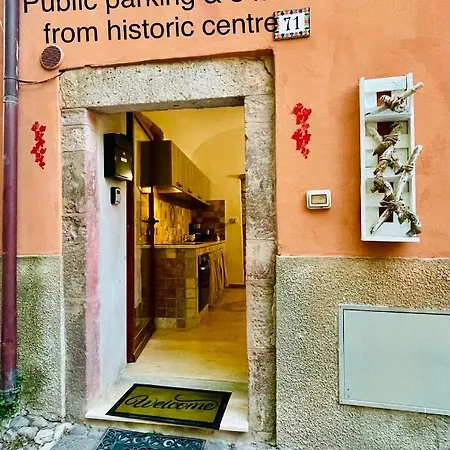Apartment Modern & Authentic Maisonnette Nearby Castle & Public Parking & 5 Min Historic Centre
